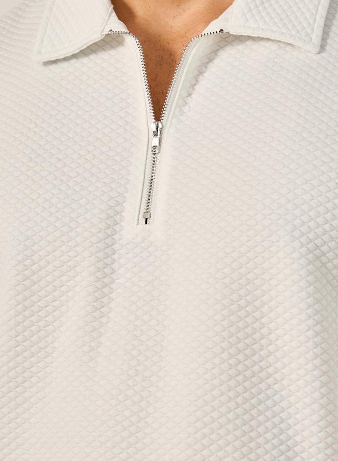 ستايلي طقم بولو وشورت بقصة مريحة ونقشة بارزة - Image 3