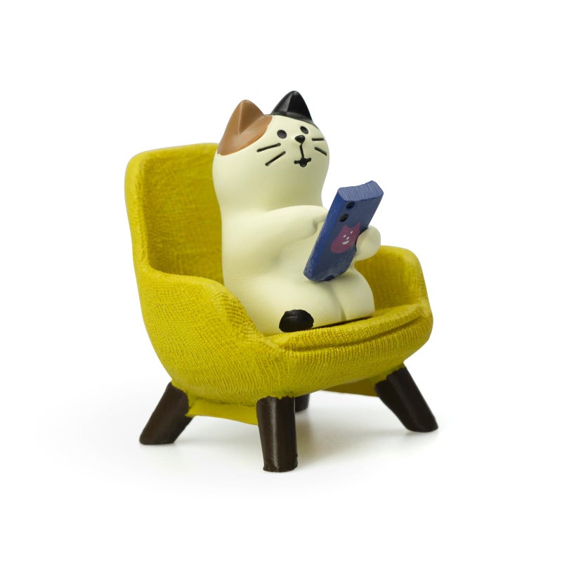 Refintural Cute Cat Playing Phone on Sofa Resin Mini Cat Figurine Desk Decor - Cute Cat Gift for Cat Lovers (Yellow Sofa) - Image 1