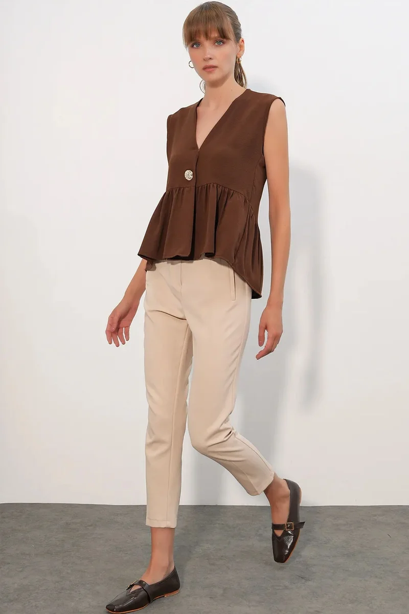 بيغ دارت BDART V-Neck Buttoned Sleeveless Blouse