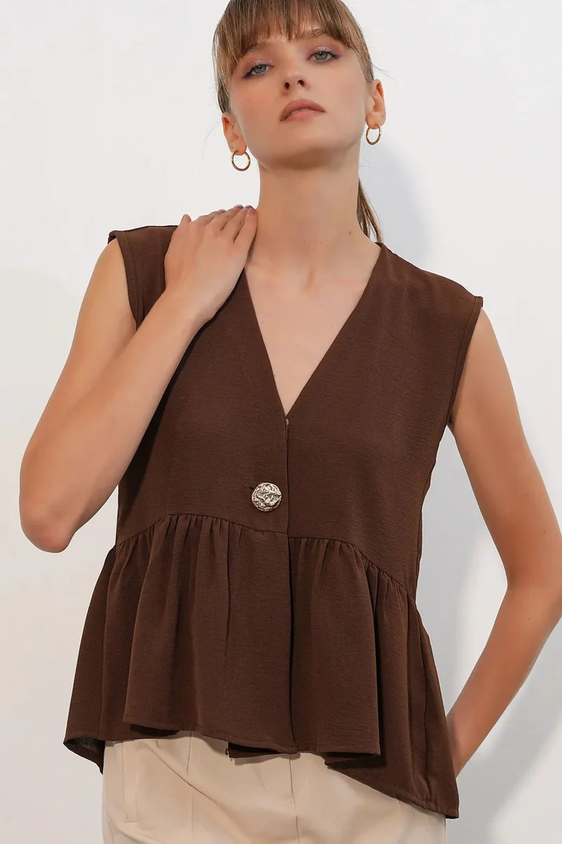 بيغ دارت BDART V-Neck Buttoned Sleeveless Blouse