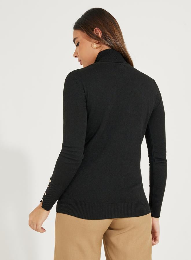 ستايلي سويتر بقصة سليم فت وياقة عالية مع اكمام وازرار - Image 5