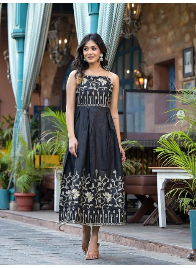 أيه كيه إس Black Gota Embroidered Midi Dress