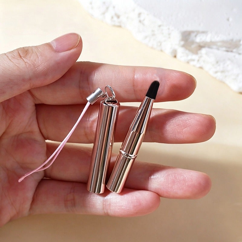 Wholesale Sakura Pendant Mini Lip Brush Portable with Cap Lipstick Blending Brush Travel Makeup Tool Cosmetic Brush