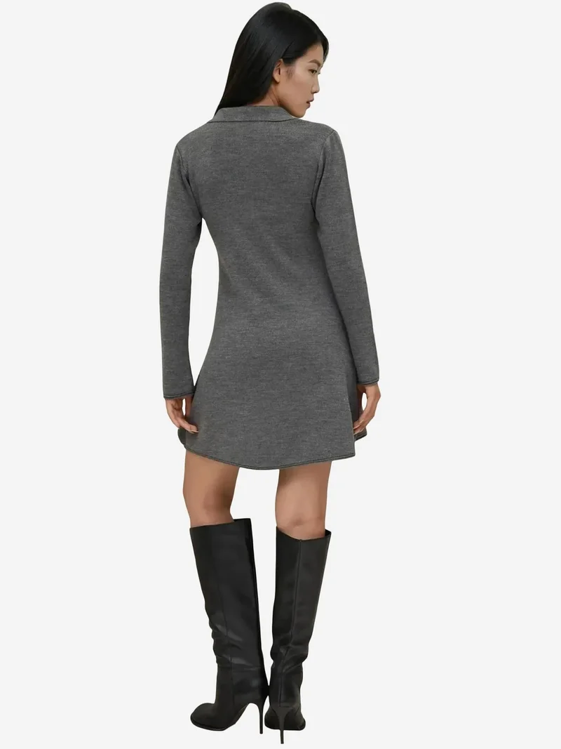 زوبعة فستان محبوك بياقة بولو مزين بأزرار