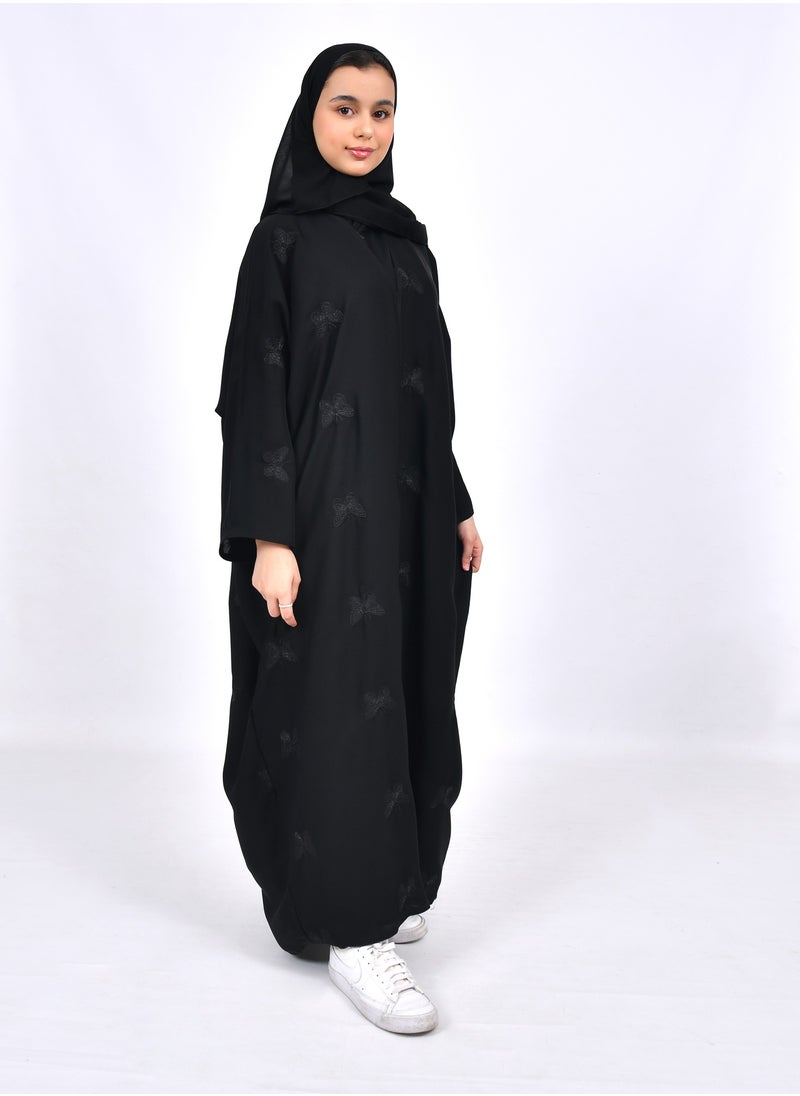 HAWRAA ABAYA - Girls' abaya with a bisht cut and embroidered with scattered butterflies in black - Image 1