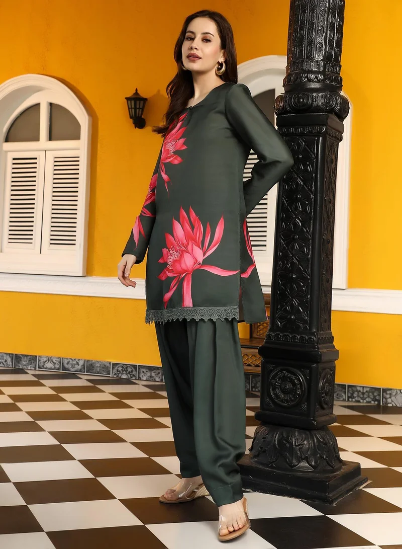 QISSA  Qissa Women's Emerald Green Wildflower-Block Imprint Kurta Set For Ethnic Wear | Round Neck, Long Sleeve, Straight Hem | Floral Print Plain Fabric | 2 Piece Kurta Set Designed For Casual & Daily Wear for Women | Best Price UAE