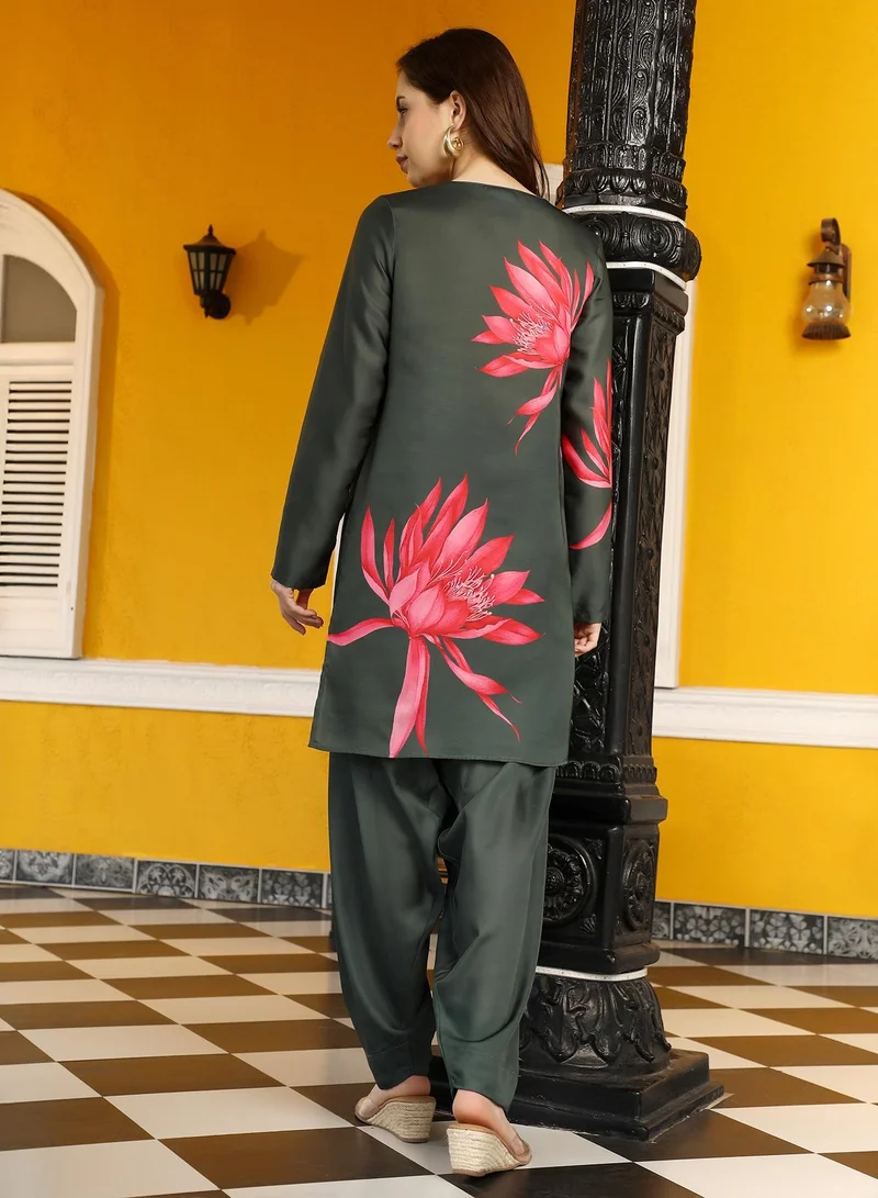 QISSA  Qissa Women's Emerald Green Wildflower-Block Imprint Kurta Set For Ethnic Wear | Round Neck, Long Sleeve, Straight Hem | Floral Print Plain Fabric | 2 Piece Kurta Set Designed For Casual & Daily Wear for Women | Best Price UAE