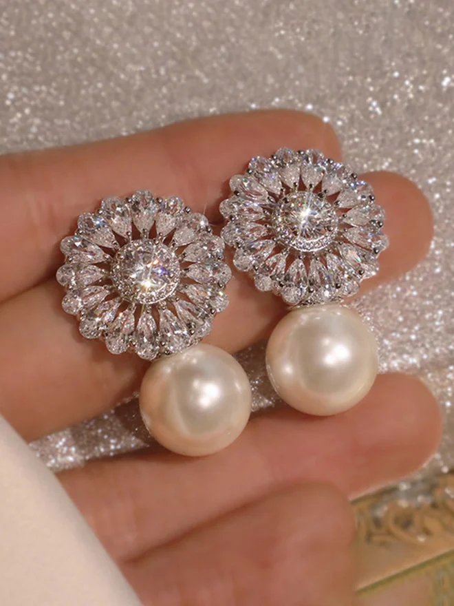 Styli Snowflake Pearl Dangle Earrings