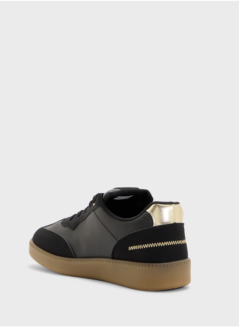 أندرينا Ladies Lace Up Sneaker