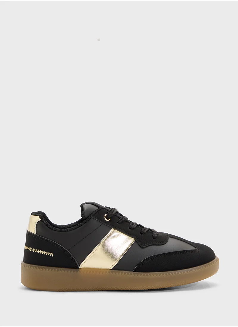 أندرينا Ladies Lace Up Sneaker