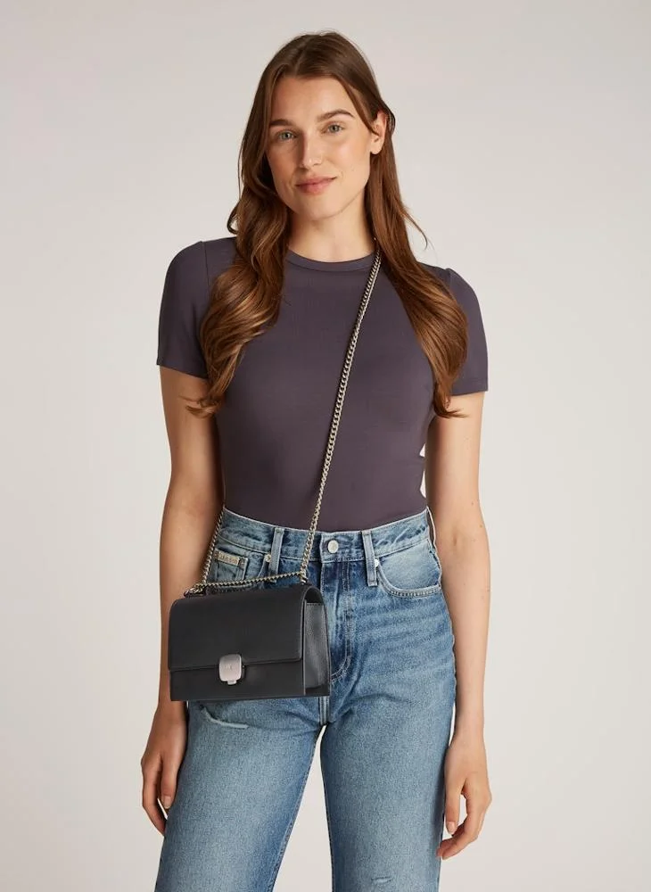 كالفن كلاين جينز Forged Chain Flap Crossbody