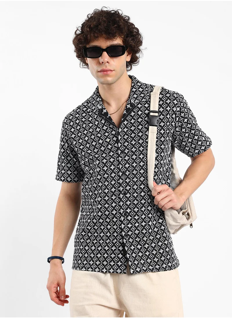 كامبوس سوترا Men's Midnight Black & Cream White Flora-Embroidered Shirt