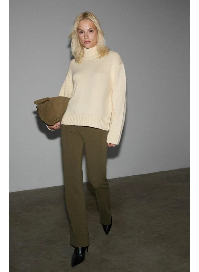 GRIMELANGE NIRISELLE Women's Flexible Fabric Body-Hugging Elastic Waist Regular Khaki Pants.