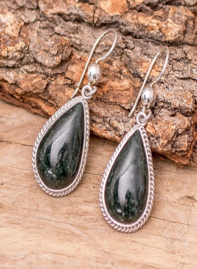 نوفيكا أقراط متدلية من اليشم الأخضر الداكن من نوفيكا، مصنوعة يدويًا من الفضة الإسترليني، على شكل قطرة، من غواتيمالا [1.3 بوصة طول × 0.3 بوصة عرض]، "دموع خضراء داكنة" - Image 5