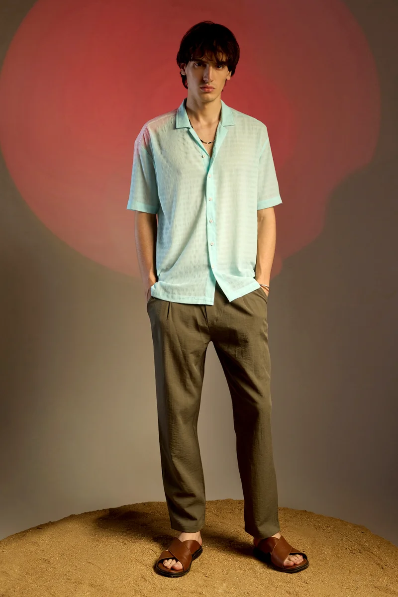 Campus Sutra Campus Sutra Men's Powder Blue Oversized Woven Shirt For Casual Wear | Cuban Collar | Short Sleeve | Button Closure | Oversized Shirt Crafted With Comfort Fit For Everyday Wear