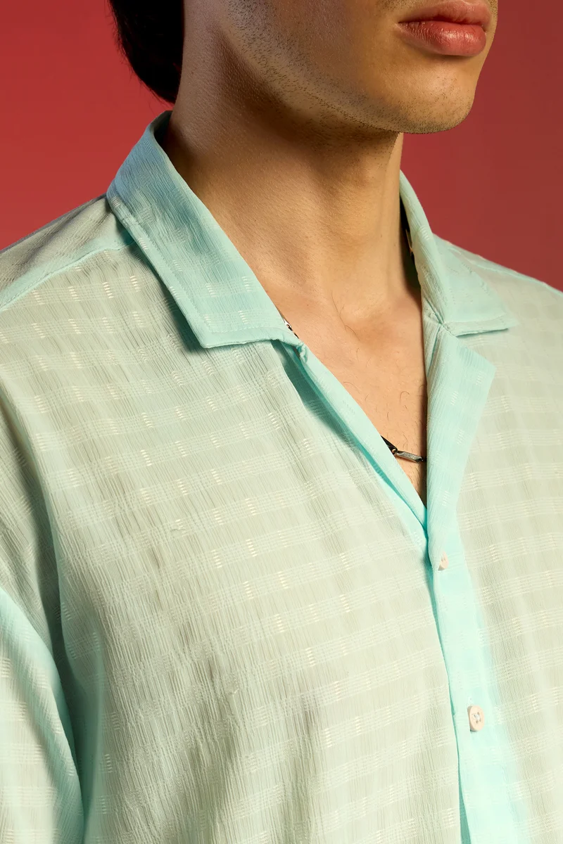 Campus Sutra Campus Sutra Men's Powder Blue Oversized Woven Shirt For Casual Wear | Cuban Collar | Short Sleeve | Button Closure | Oversized Shirt Crafted With Comfort Fit For Everyday Wear