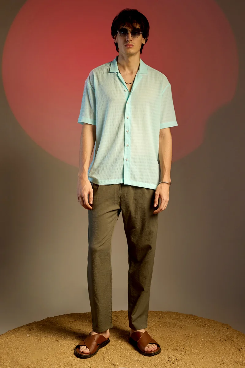 Campus Sutra Campus Sutra Men's Powder Blue Oversized Woven Shirt For Casual Wear | Cuban Collar | Short Sleeve | Button Closure | Oversized Shirt Crafted With Comfort Fit For Everyday Wear