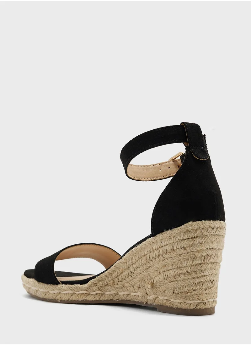 ترافل من نمشي Womens Mid Heel Wedge Sandal