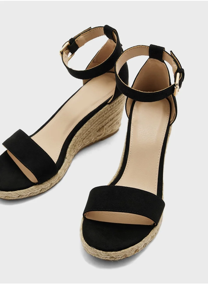 ترافل من نمشي Womens Mid Heel Wedge Sandal