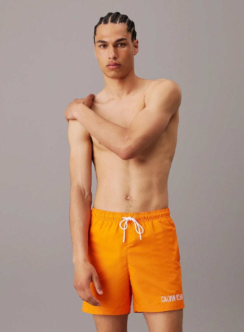 كالفن كلاين شورت سباحة متوسط برباط - قوة مكثفة - Image 1