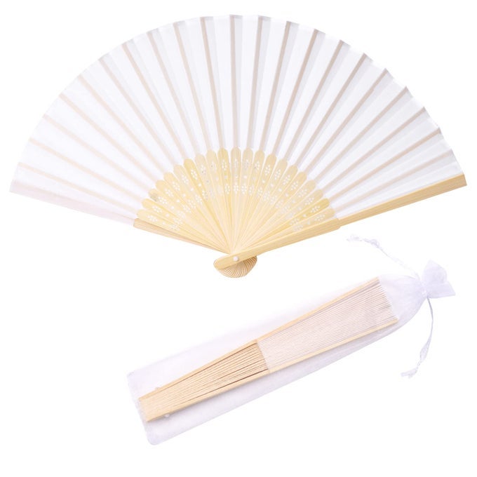 24PCS WHITE IMITATED SILK HAND FAN IMITATED SILK FABRIC BAMBOO HANDHELD FOLDED FAN BRIDAL DANCING PROPS CHURCH WEDDING PARTY FAVORS WITH ORGANZA BAGS WHITE