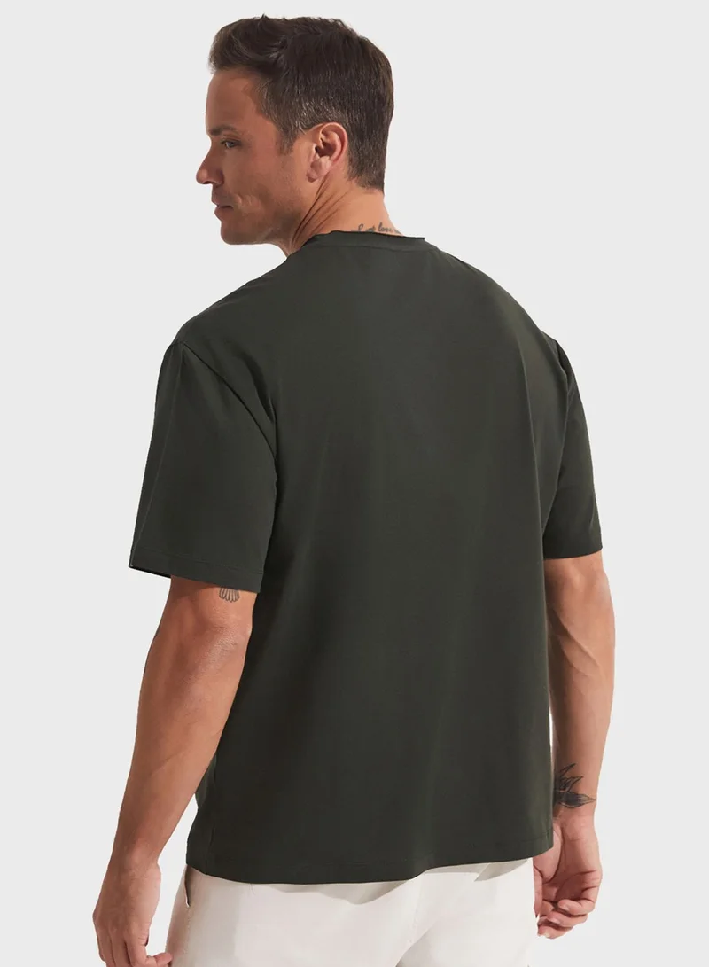 جون Essential Crew Neck T-Shirt