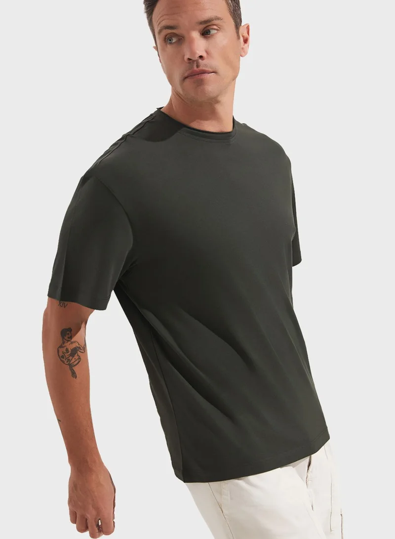 جون Essential Crew Neck T-Shirt
