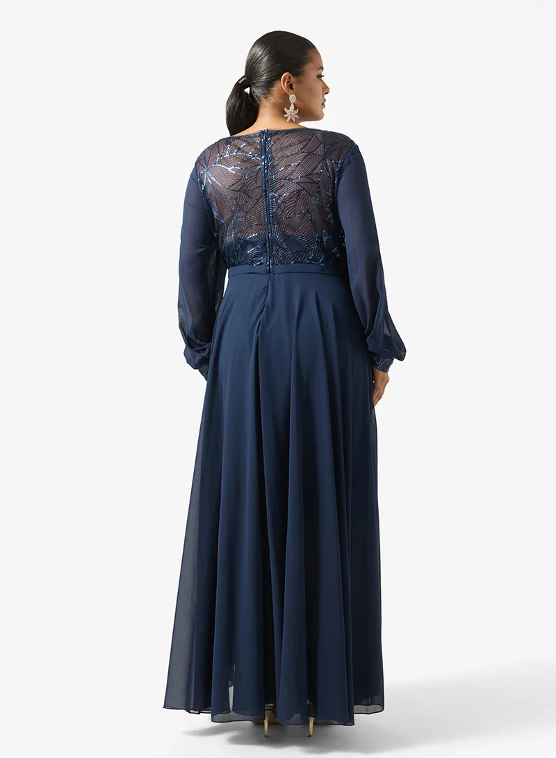 خزانة فستان مقاس كبير بتصميم - مع صدر مزخرف