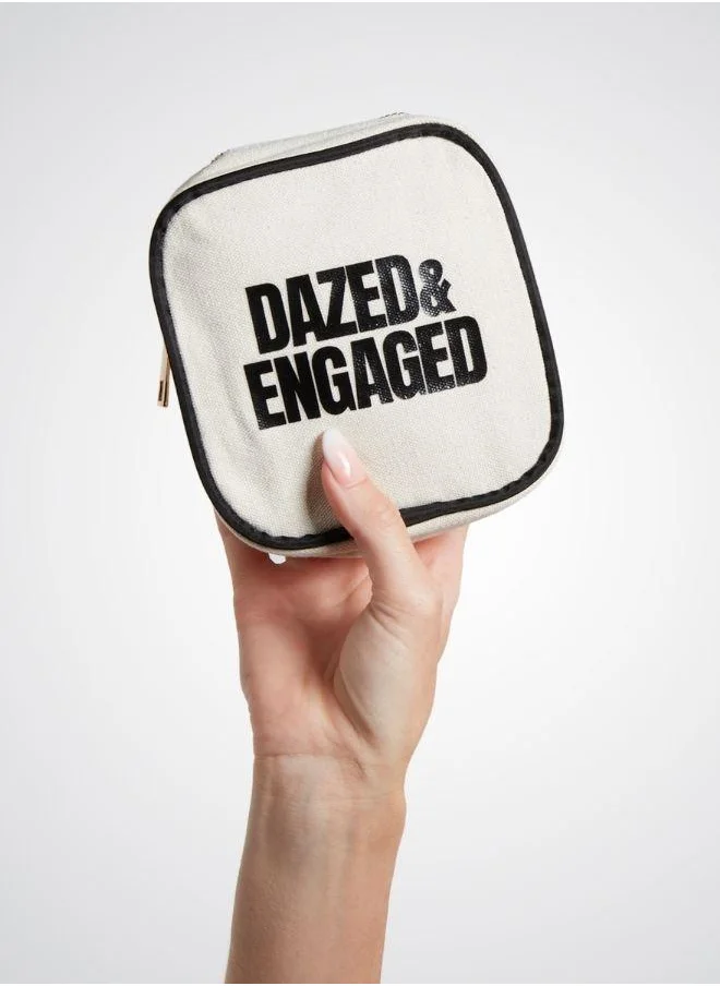 ديزدآندإنجايجد حقيبة مستحضرات تجميل صغيرة للعروس من Dazed & Engaged