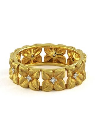 18K Yellow Gold Diamond Ring with Flower Design