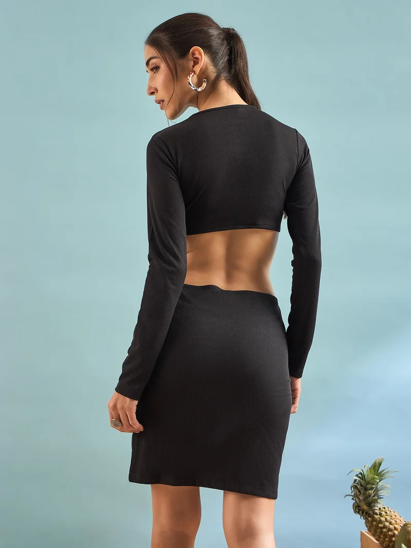 بانيت فستان أسود مضلّع (Ribbed) محكم لتقسيم الجسم (Bodycon)