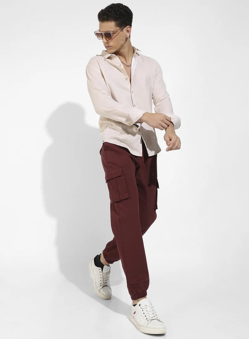Campus Sutra Men's Maroon Cuffed Hem Cargo Trousers