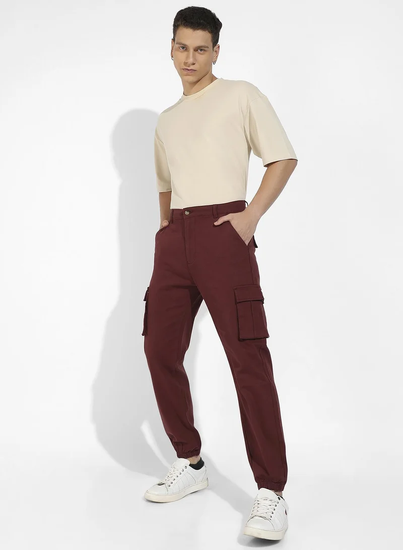 Campus Sutra Men's Maroon Cuffed Hem Cargo Trousers