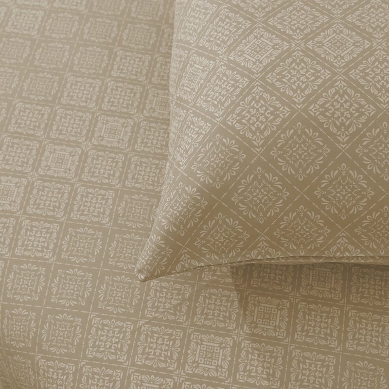 مورانو طقم ملاءات سرير مورانو صوفيا مصنوع من مادة الألياف الدقيقة بملمس يشبه القطن لملمس ناعم وجيد التهوية، مثالي للأسرة المزدوجة، مقاس 240 × 260 سم، يتضمن أكياس وسائد - Image 3