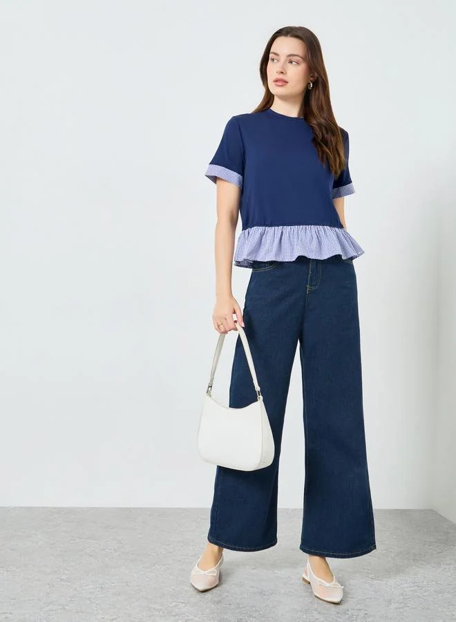 ستايلي تيشيرت بحافة بيبلم ونقشة مربعات غينغام