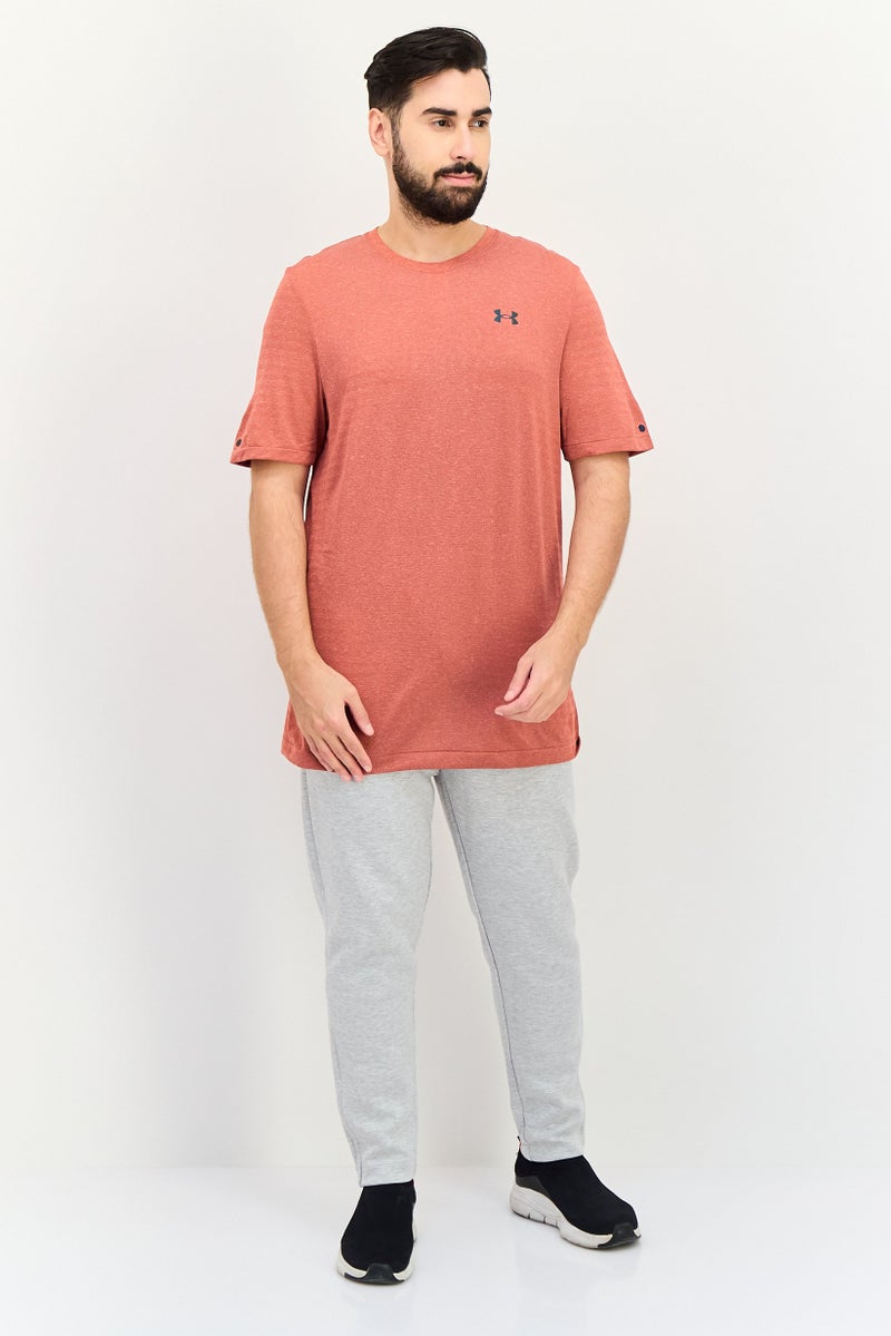 UNDER ARMOUR تي شيرتات تدريب قصيرة الأكمام للرجال بتصميم ضيق، أحمر حار - Image 3