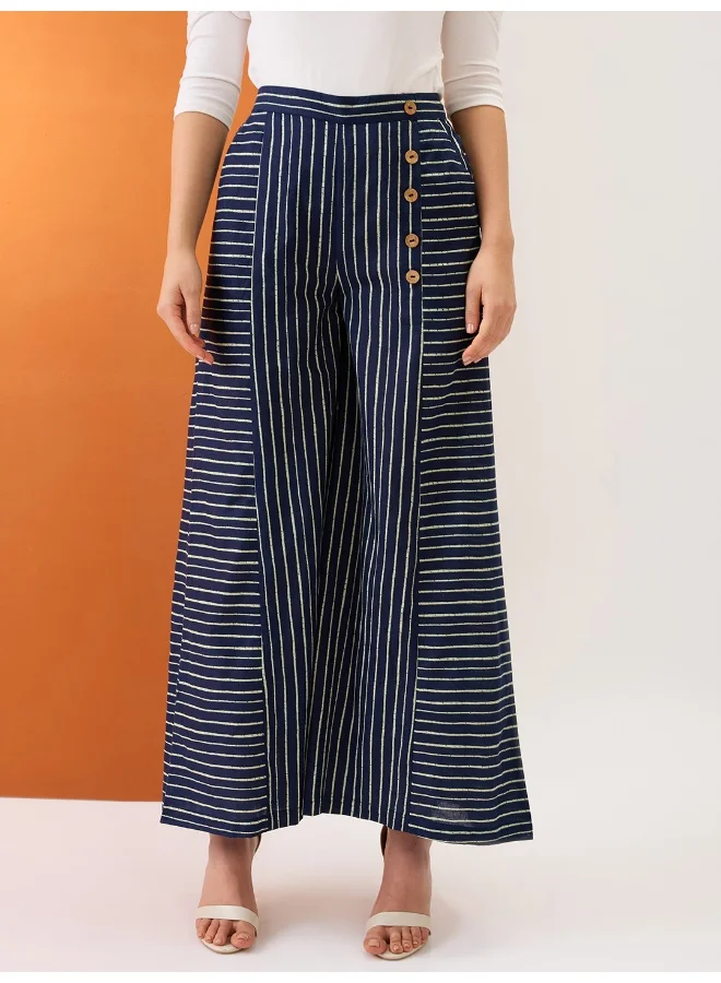 جلو باص جلوبس بالازو نسائي بخصر متوسط وخطوط متباينة وتفاصيل أزرار