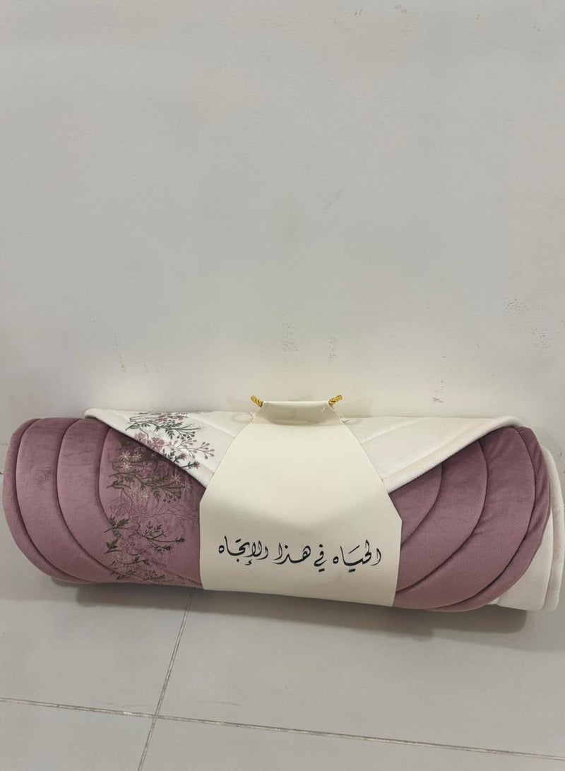 2-piece embroidered prayer rug in different colors  - Image 2