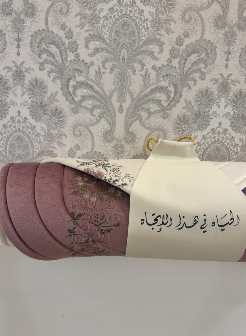 2-piece embroidered prayer rug in different colors  - Image 1