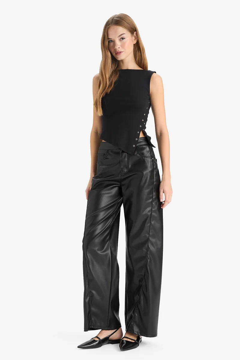 ديفاكتو Wide Leg Normal Waist Faux Leather Trousers