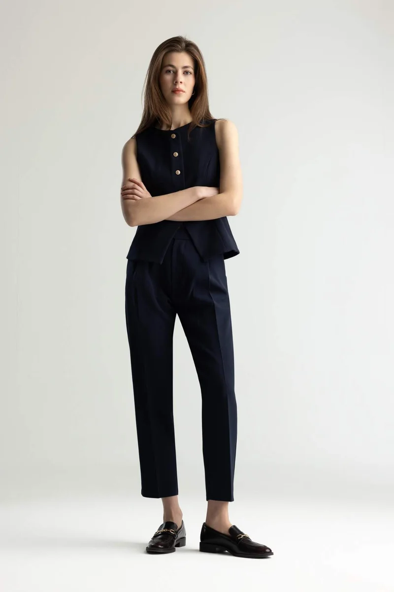 ديفاكتو Tapered Fit Regular Hem Double Pocket Trousers