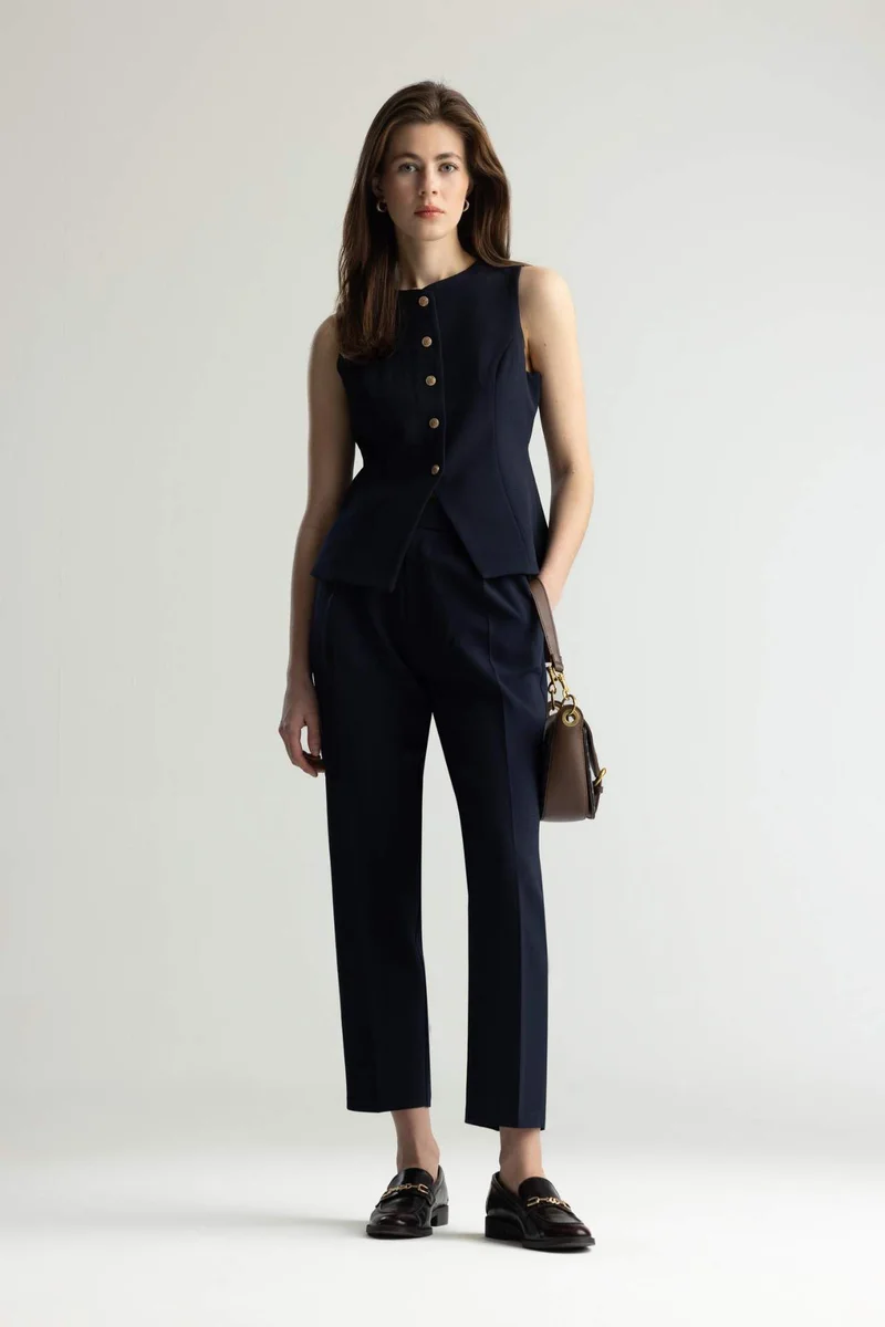 ديفاكتو Tapered Fit Regular Hem Double Pocket Trousers