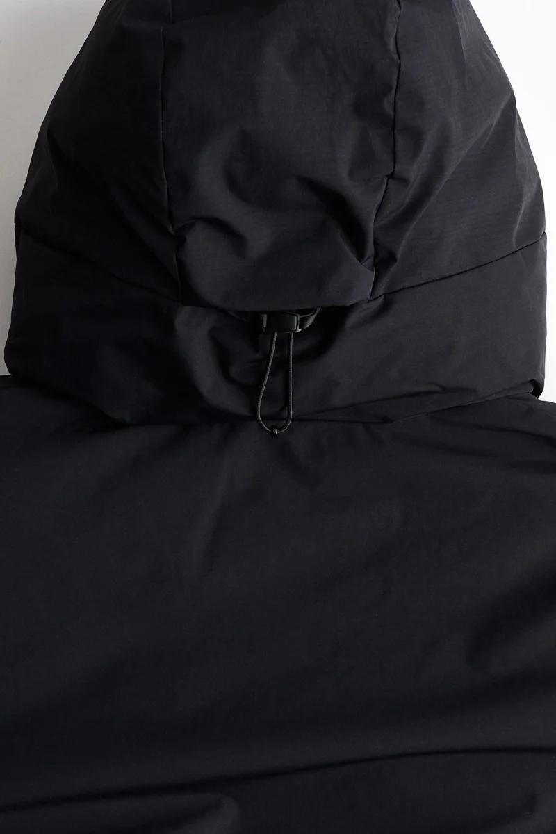 اتش اند ام جاكيت باركا مُبطن من قماش ثيرمو موف