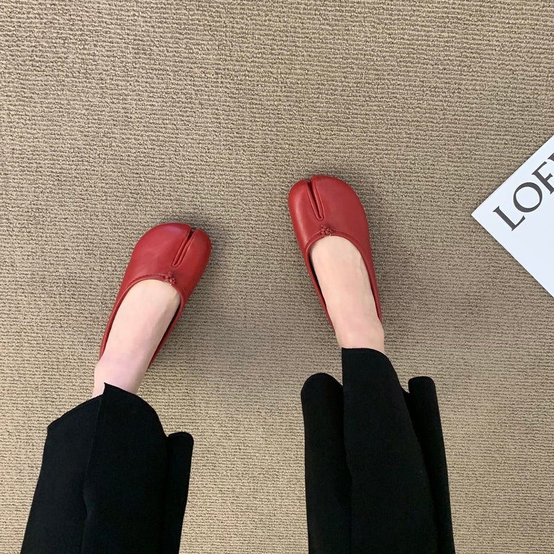 Korean Split-Toe Women's Slip-On Flat Shoes - Image 1