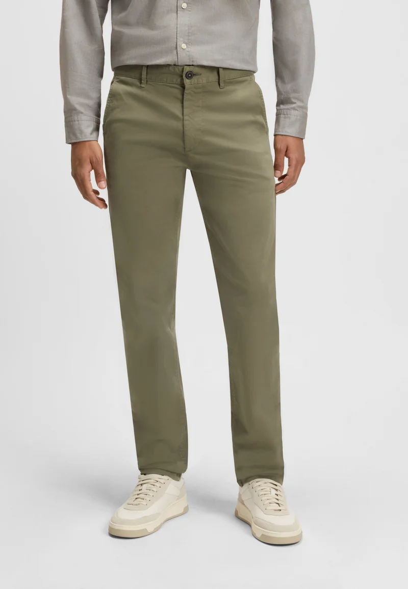 بوس تشينو بقصة ضيقة من الساتان القطني المطاطي