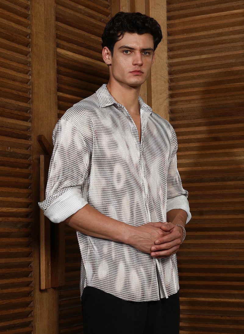 Campus Sutra Campus Sutra Men's Off-White & Gold Metallic Abstract-Gradient Pleated Shirt For Casual Wear | Spread Collar | Long Cuffed Sleeves | Button Closure | Shirt Crafted With Comfort Fit For Everyday Wear - Image 3