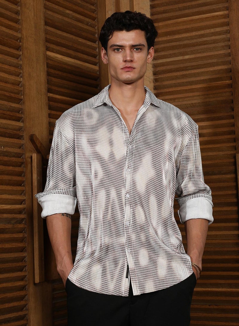 Campus Sutra Campus Sutra Men's Off-White & Gold Metallic Abstract-Gradient Pleated Shirt For Casual Wear | Spread Collar | Long Cuffed Sleeves | Button Closure | Shirt Crafted With Comfort Fit For Everyday Wear - Image 2