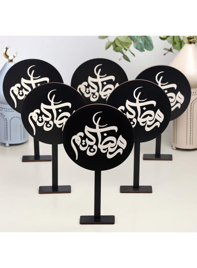 حكاية شمعة رمضان ، مجموعة من 6 ستاند خشبي رمضاني لون أسود بعبارة (رمضان كريم) - Image 1