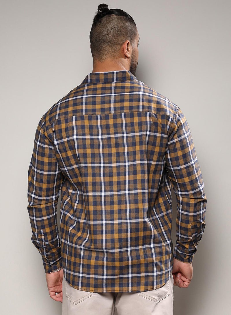 انستافاب بلس قميص كاروهات رجالي أزرق كوبالت وأصفر خردلي من إنستافاب بلس للملابس الكاجوال بياقة واسعة وأكمام طويلة وإغلاق بأزرار بتصميم مريح للارتداء اليومي - Image 5