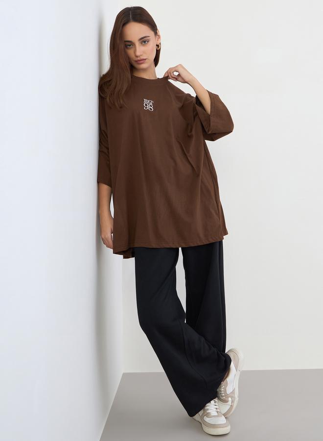 ستايلي تيشيرت واسع بمقاس كبير وياقة دائرية - Image 2